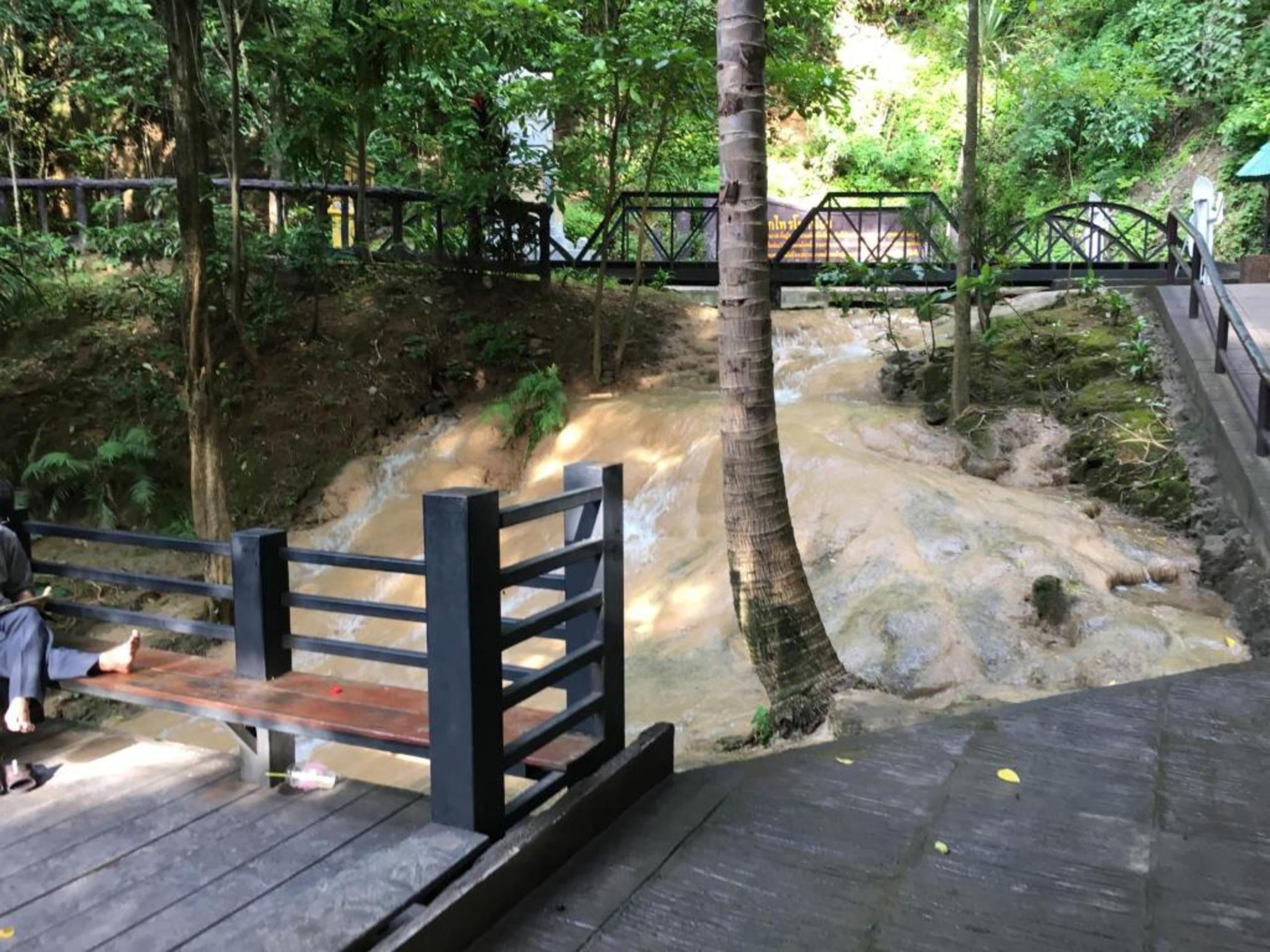Chokchai Hotel Ban Huai Maenam Noi Eksteriør bilde